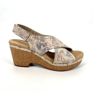 Clarks Giselle Cove Wedge Sandals Womens Size 9 Muted Floral Print Platform